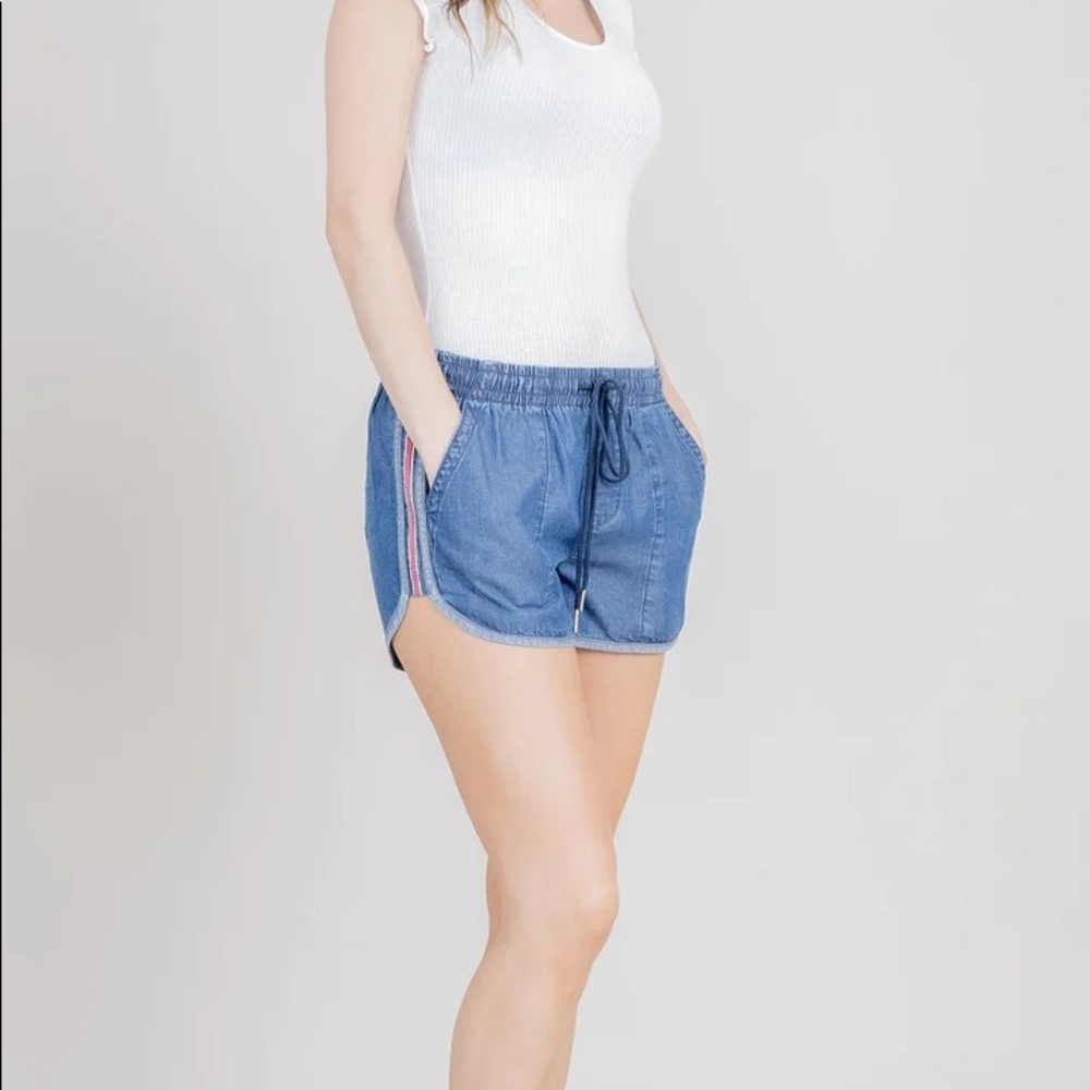 Level 99 Anthro Tencel shorts NWT pockets, side stripe, soft, lightweight, Small